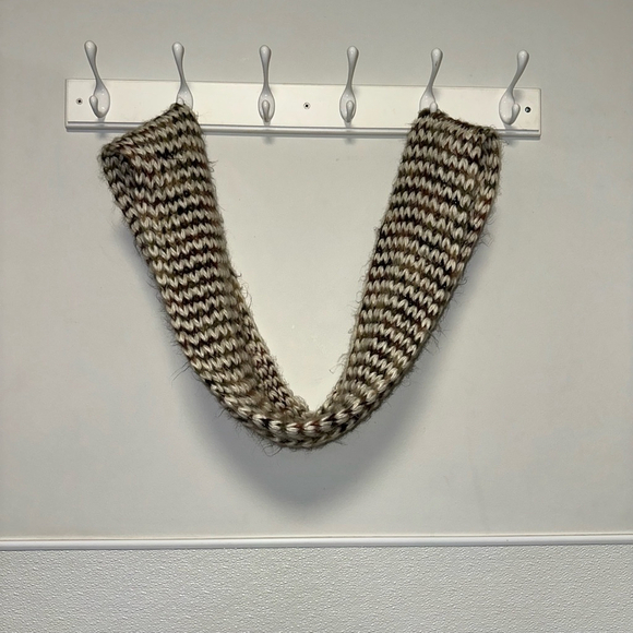 Women's Steve Madden Infinity Scarf One Size White Brown Knit - Picture 1 of 8